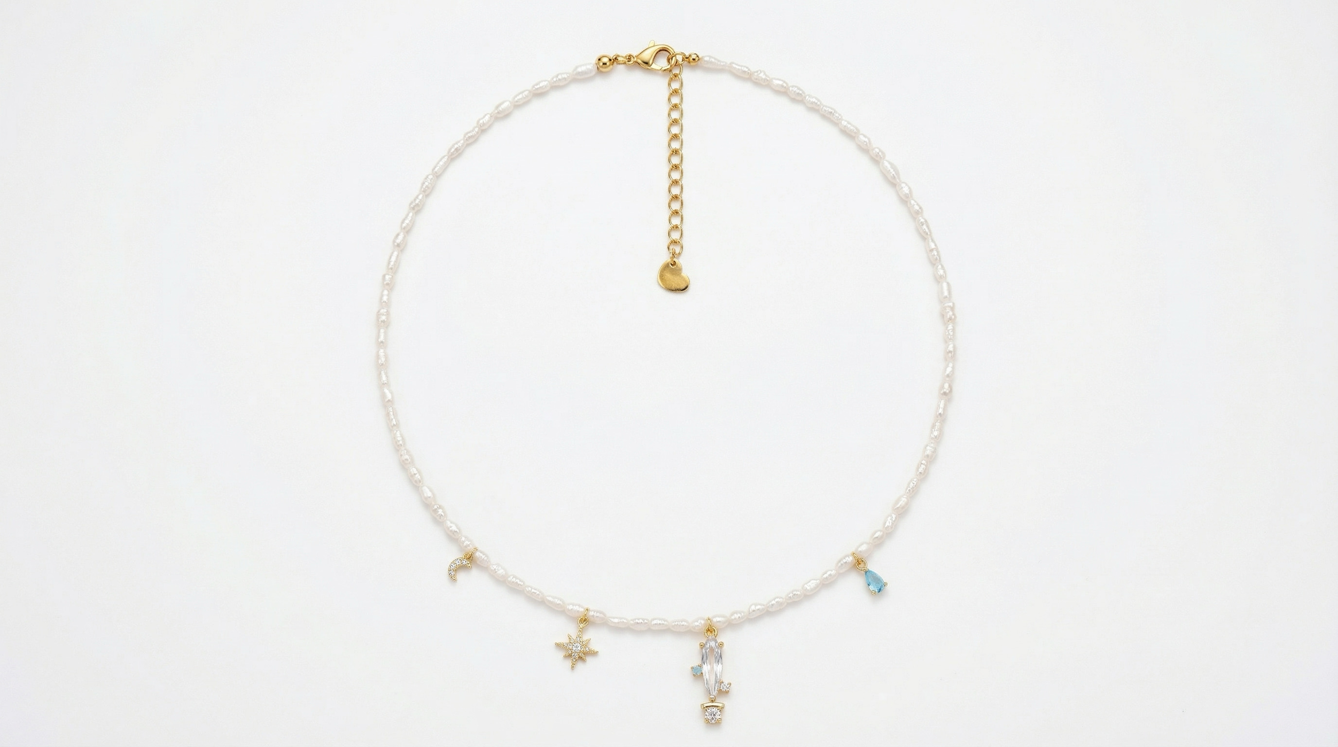 მარგალიტის ყელსაბამი ჩარმებით