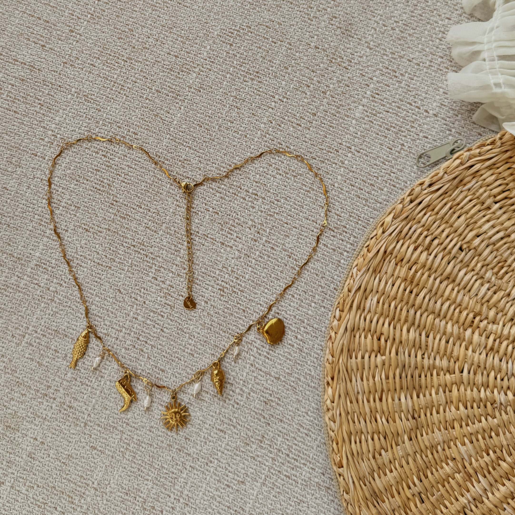 Sun charm ყელსაბამი