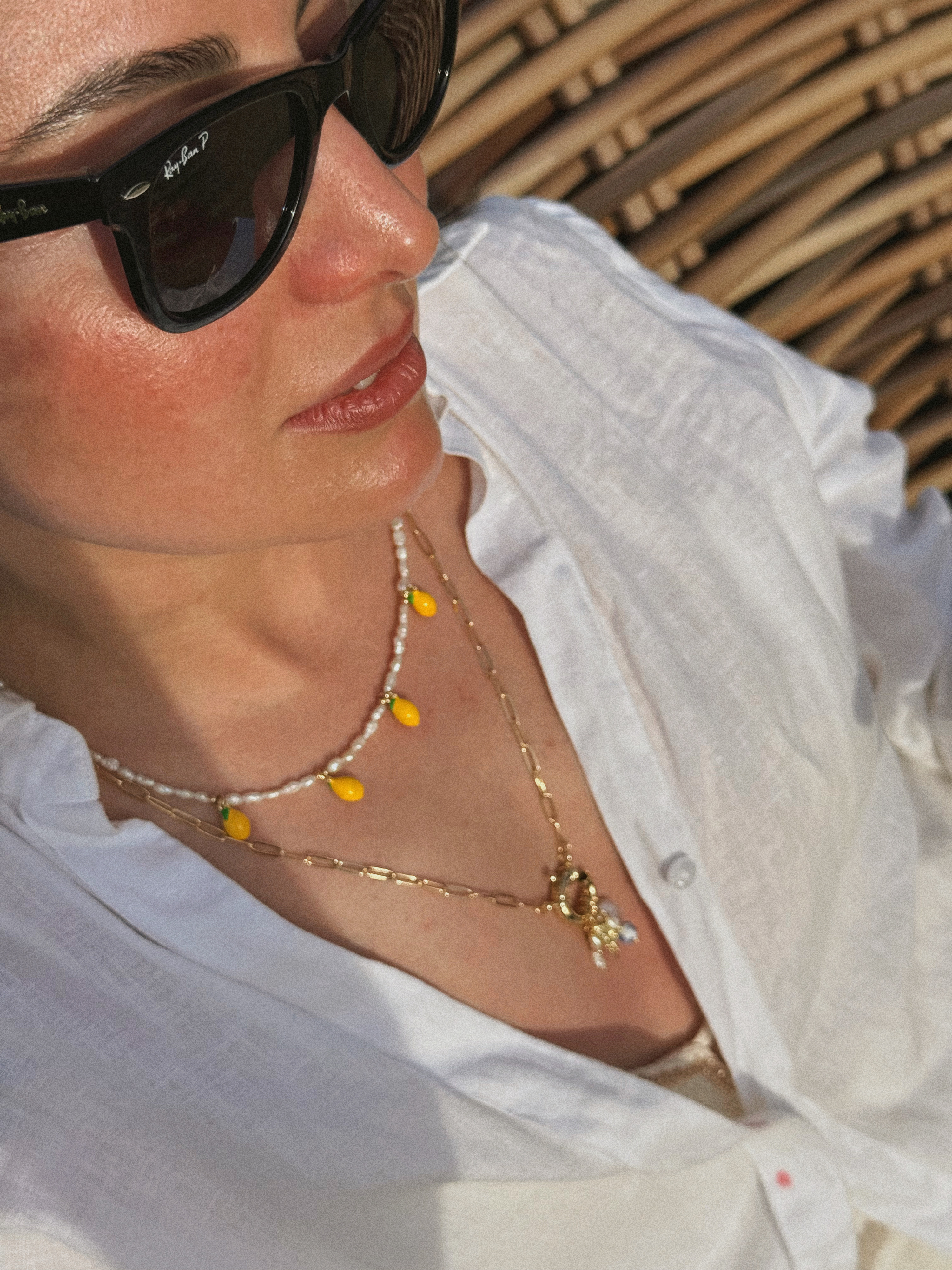 მარგალიტის ყელსაბამი ლიმონებით