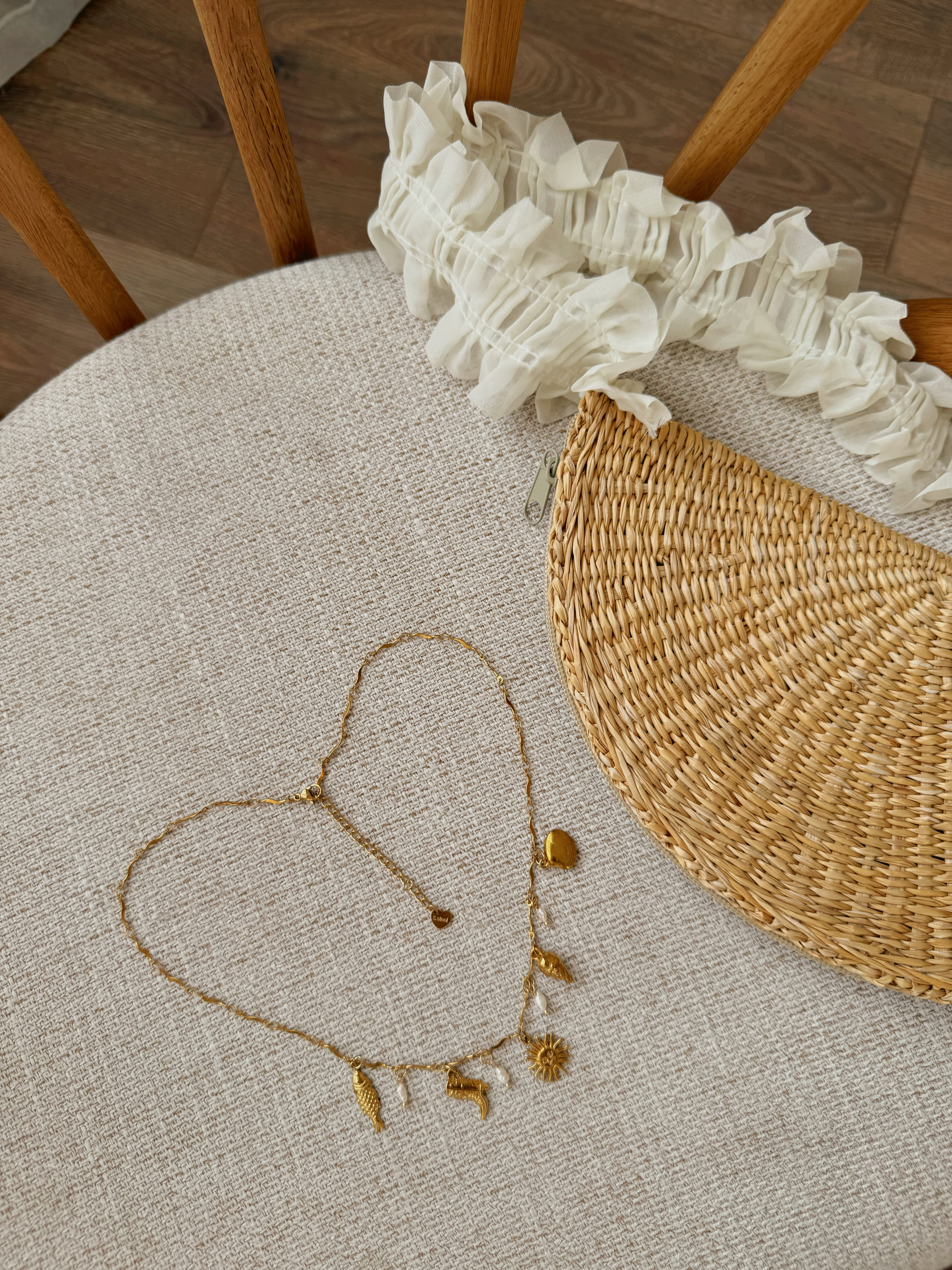 Sun charm ყელსაბამი