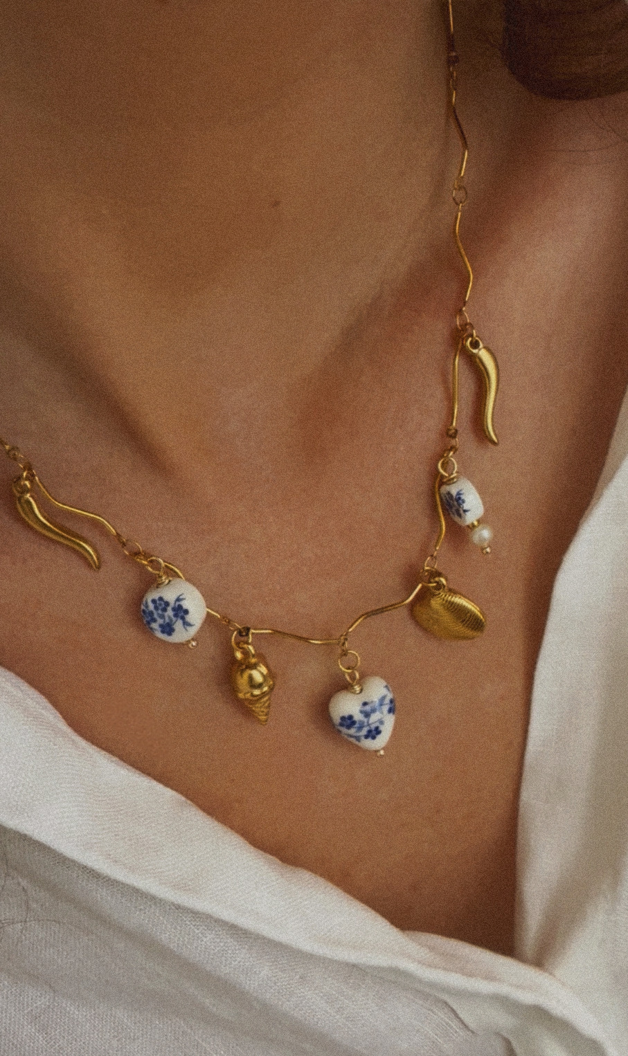 Ceramic heart charm ყელსაბამი