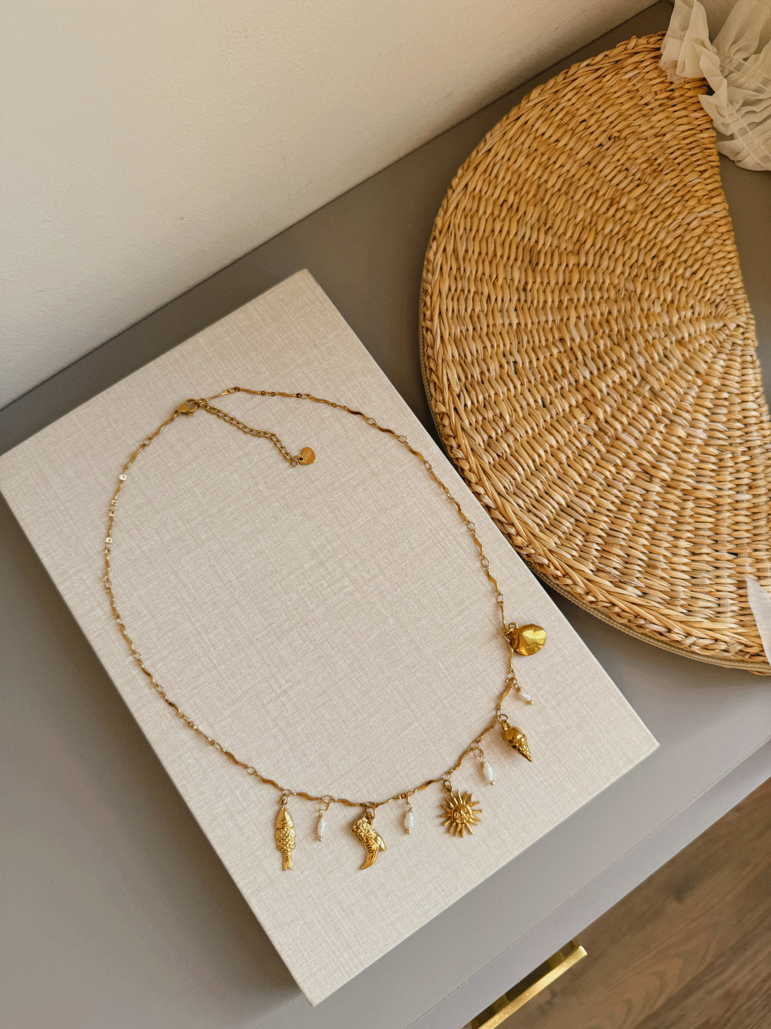 Sun charm ყელსაბამი