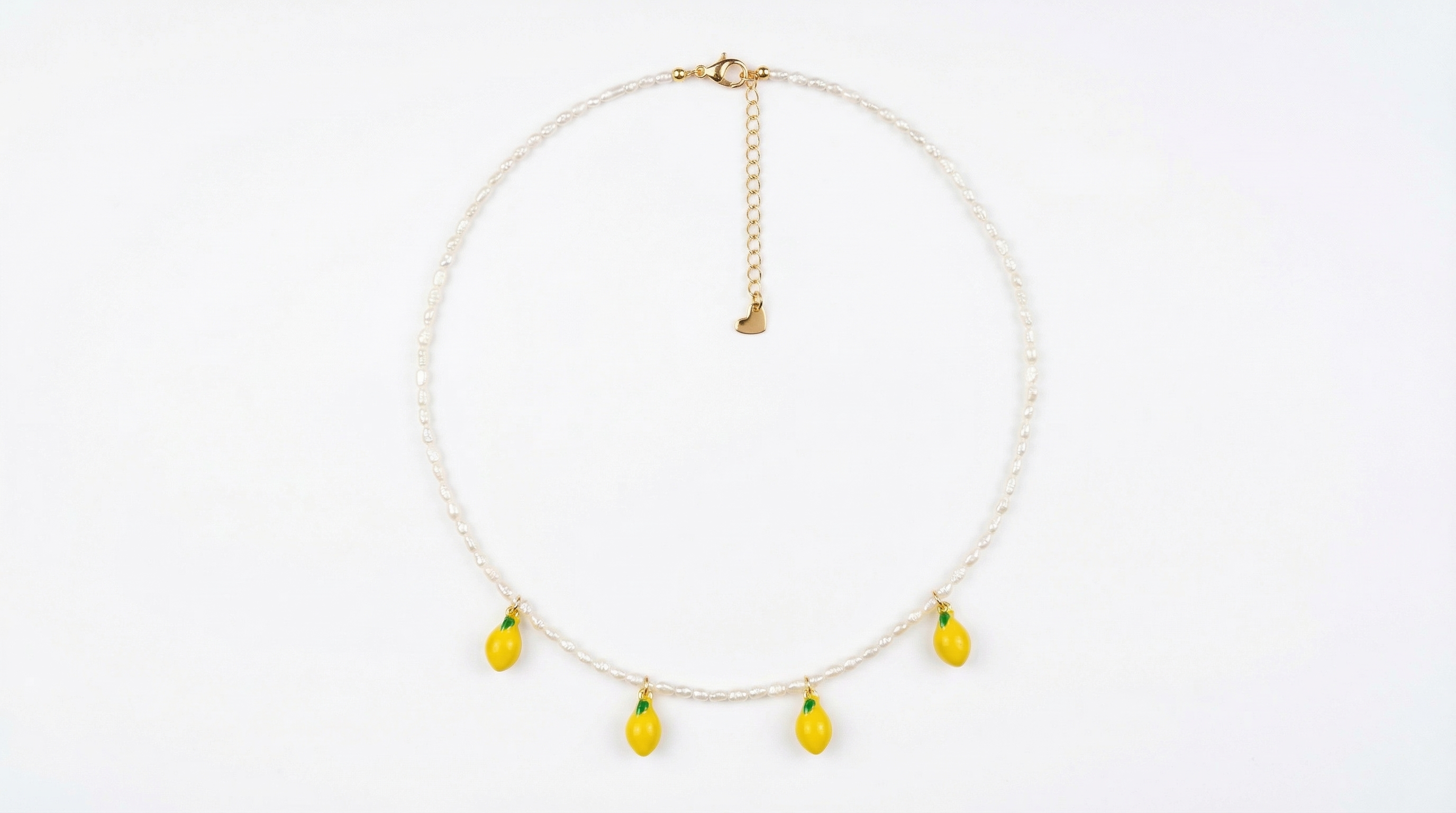 მარგალიტის ყელსაბამი ლიმონებით