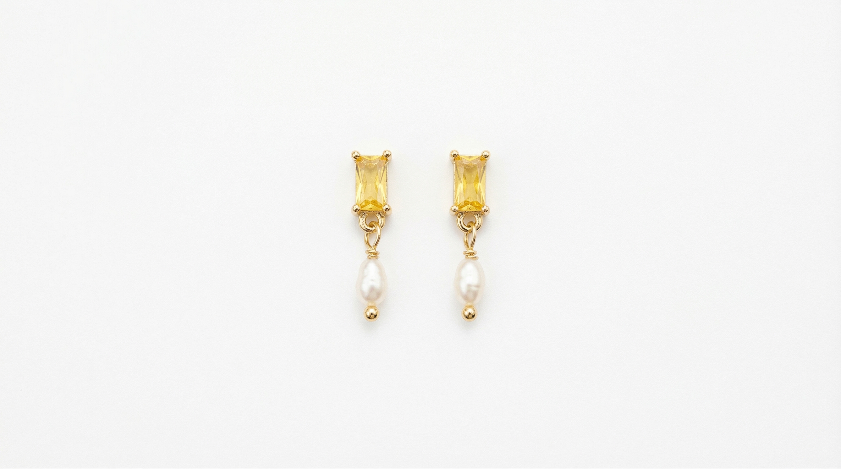 საყურე მარგალიტით