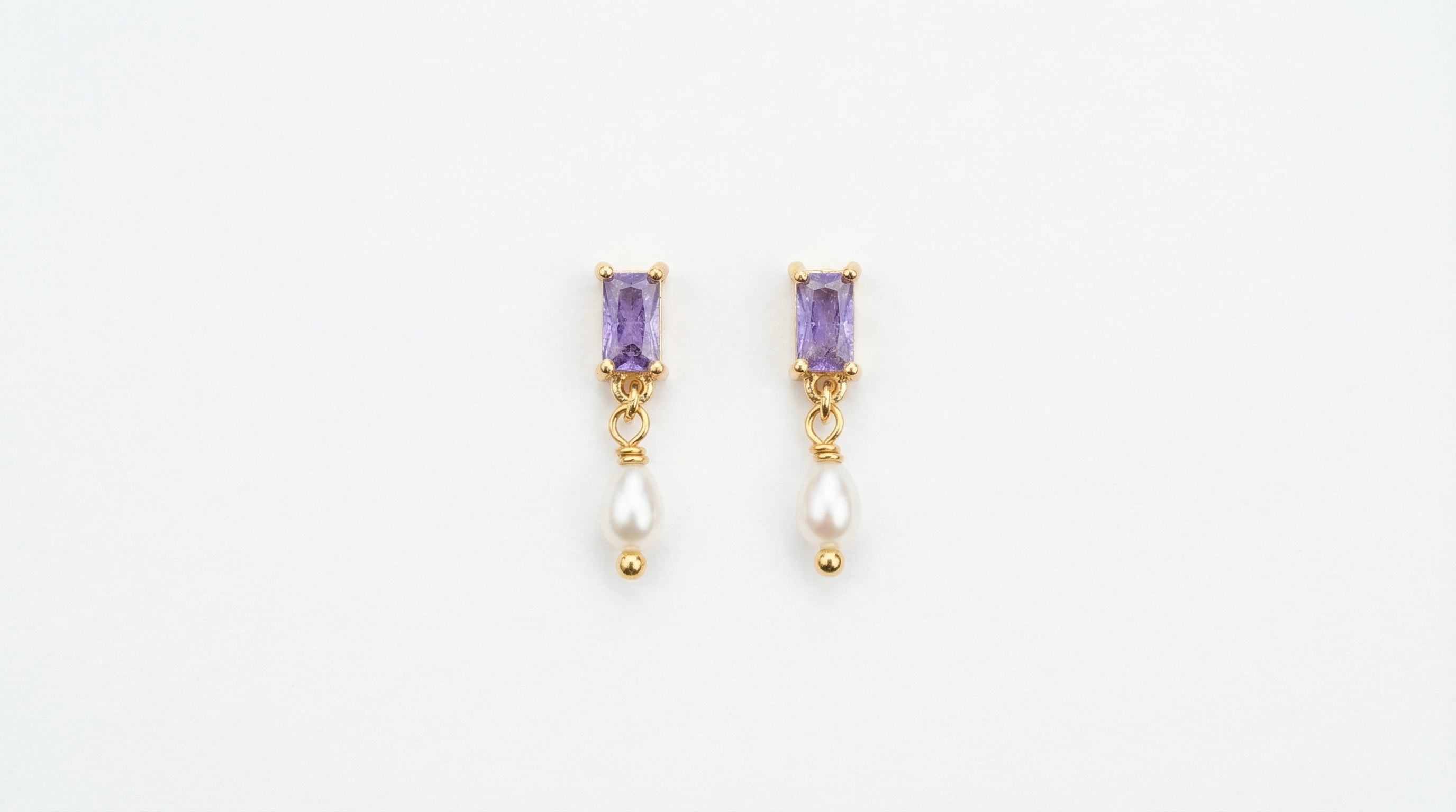 საყურე მარგალიტით